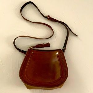 Timeless cross-body!